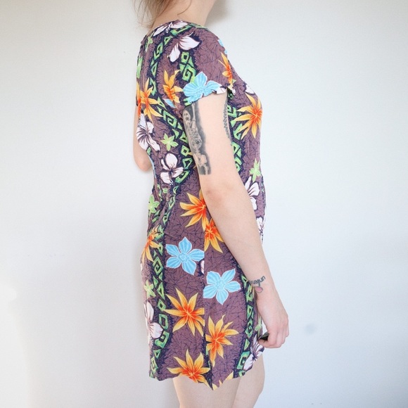 Purple Hawaiian Patterned Dress - Picture 6 of 10